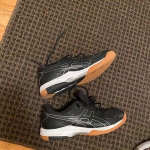 asics size 8.5 volleyball shoes women’s